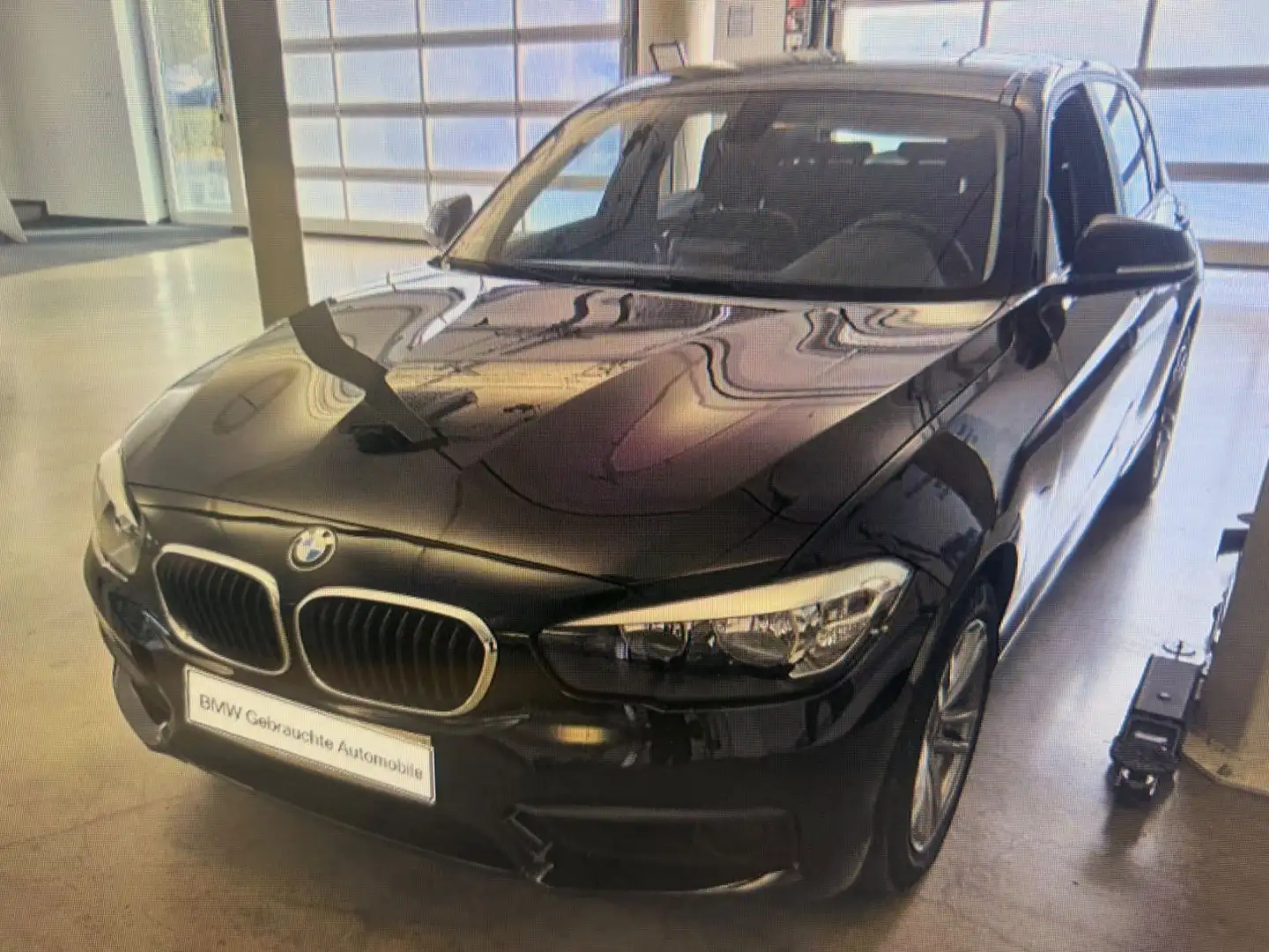 BMW 118 i Lim. 5-trg. Schwarz - 1