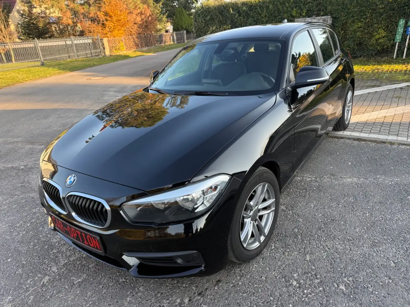 BMW 118 i Lim. 5-trg. Noir - 1
