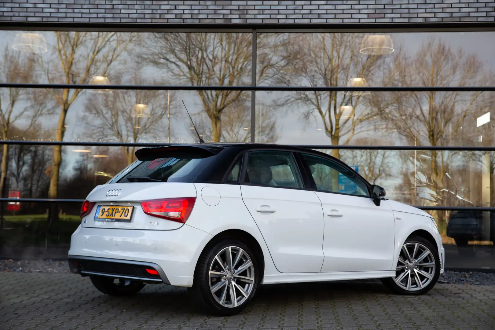 Audi A1 Sportback 1.2 TFSI S-line , 5-Deurs, Xenon, Weiß - 2