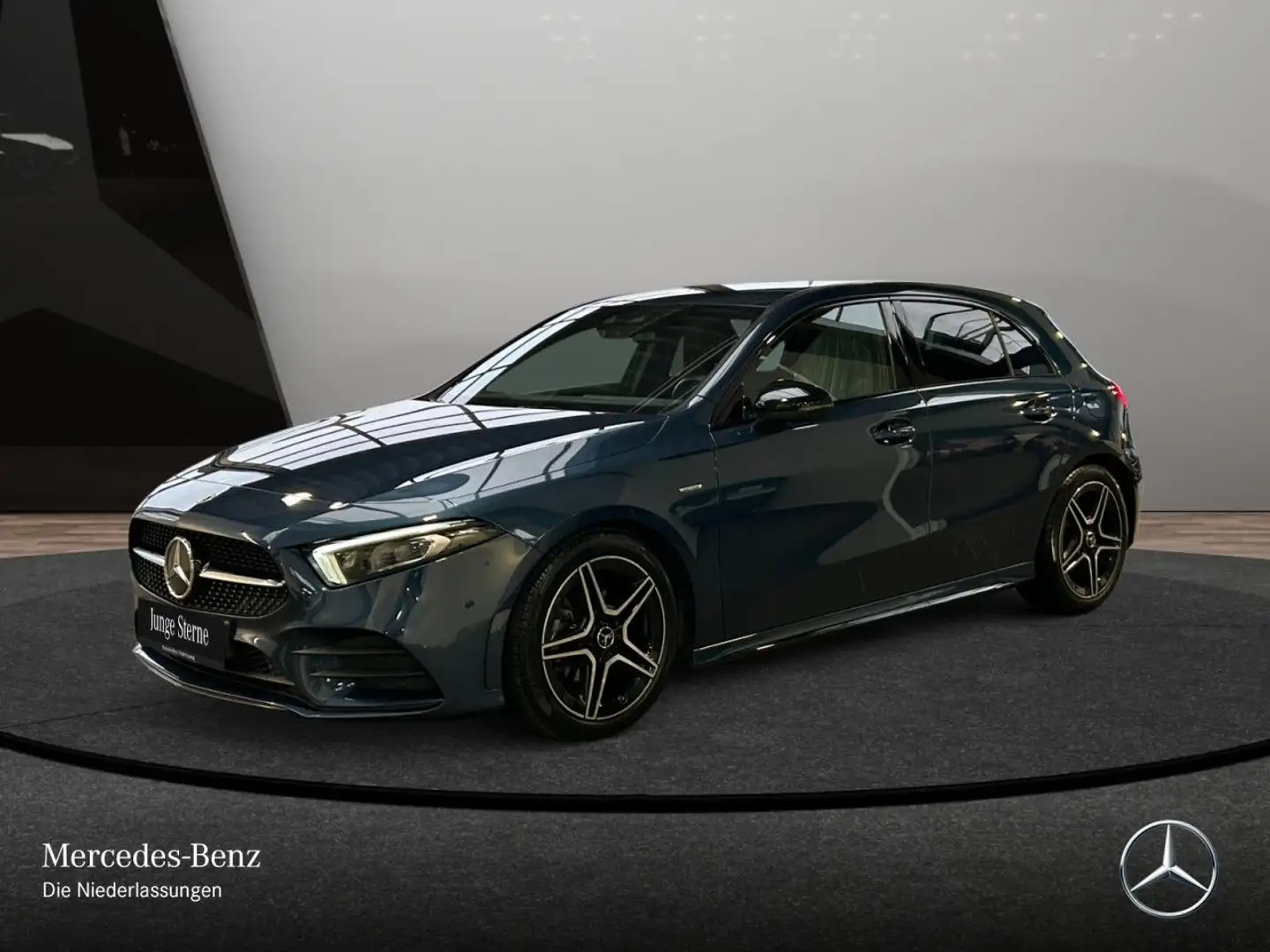 Mercedes-Benz A 180 EDITION 2020+AMG+NIGHT+MULTIBEAM+BURMESTER Blau - 2
