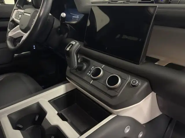 Land Rover Defender view 15