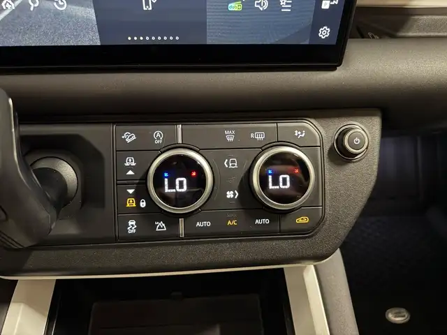Land Rover Defender view 29