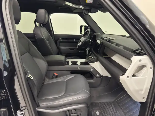 Land Rover Defender view 3