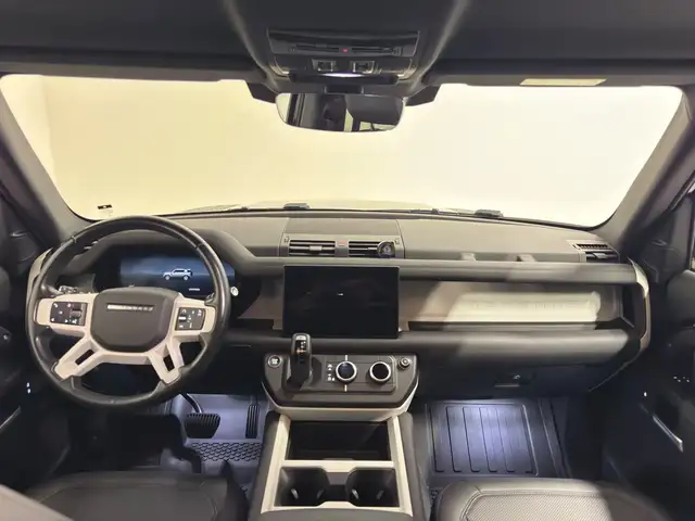 Land Rover Defender view 4