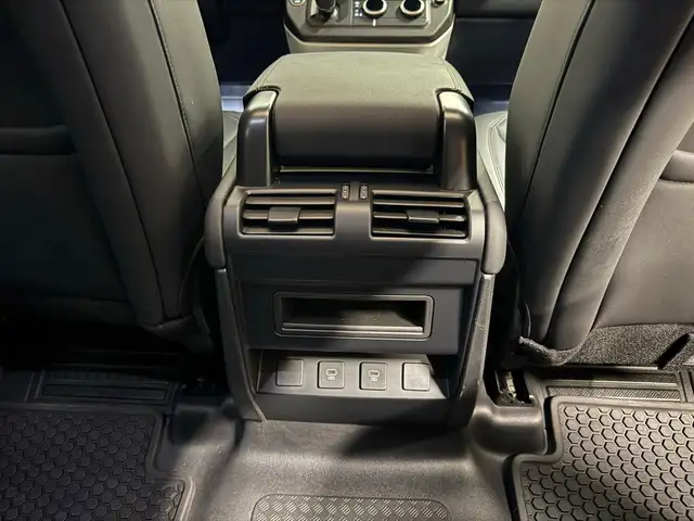 Land Rover Defender view 17