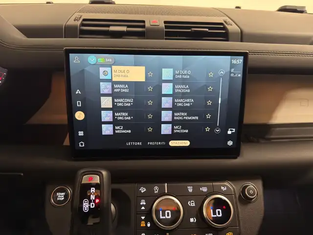 Land Rover Defender view 30