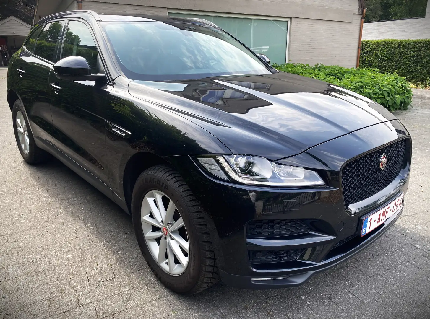 Jaguar F-Pace F-Pace 20d AWD Aut. Prestige Zwart - 1