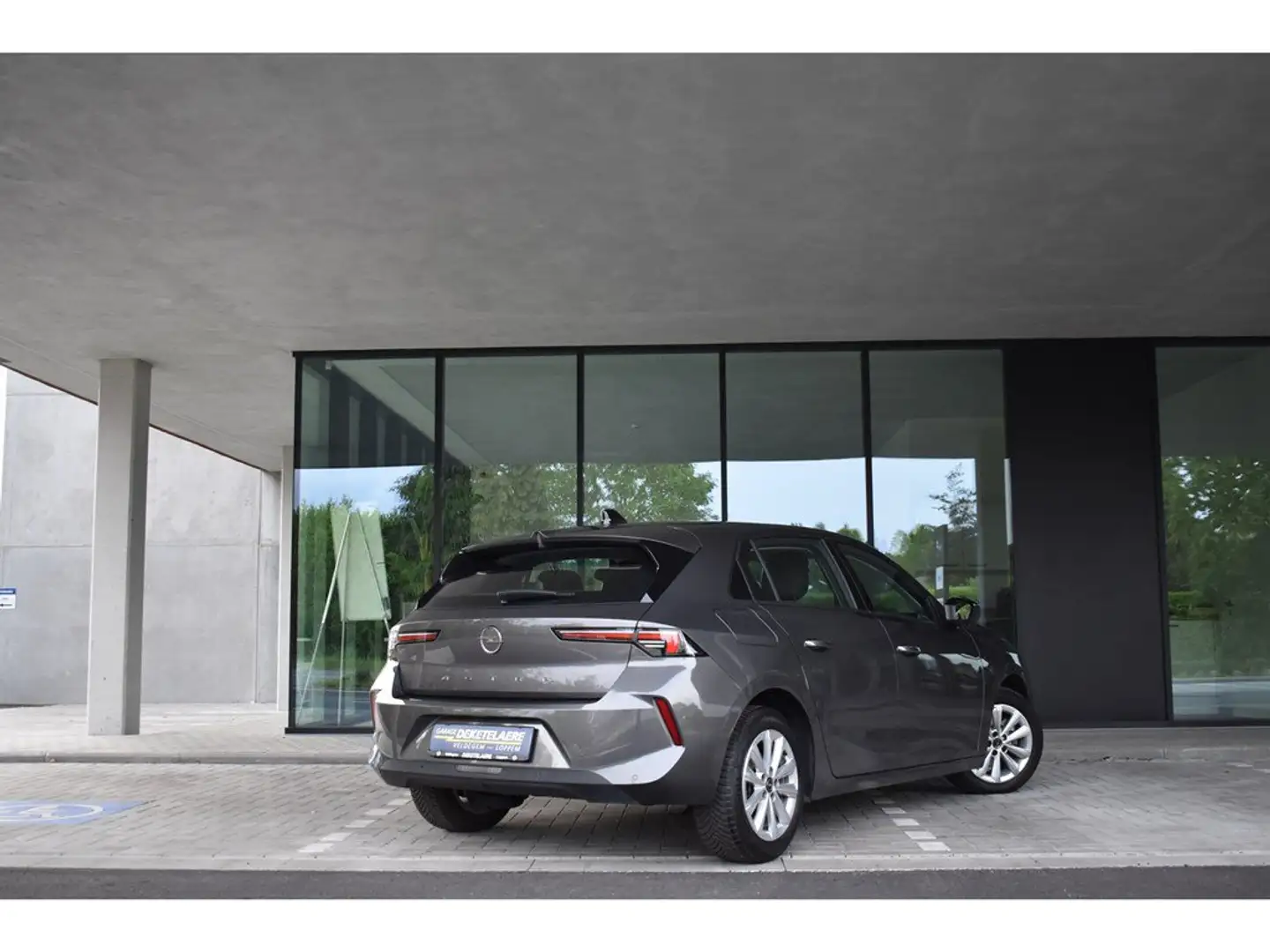 Opel Astra 1.2Turbo S/S Edition *Navi*Parkeersensoren*Cruise - 2