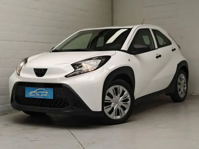 Toyota Aygo 1.0i VVT-i X-play II - Zetelverwarming - Apple Carplay - Lane Assist