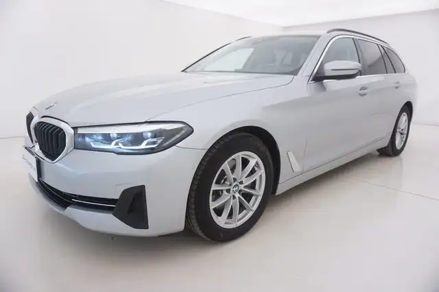 BMW 5 Series view 9