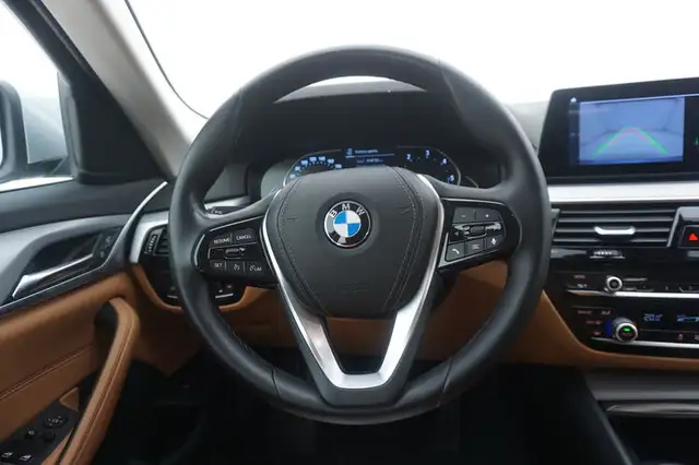 BMW 5 Series view 11
