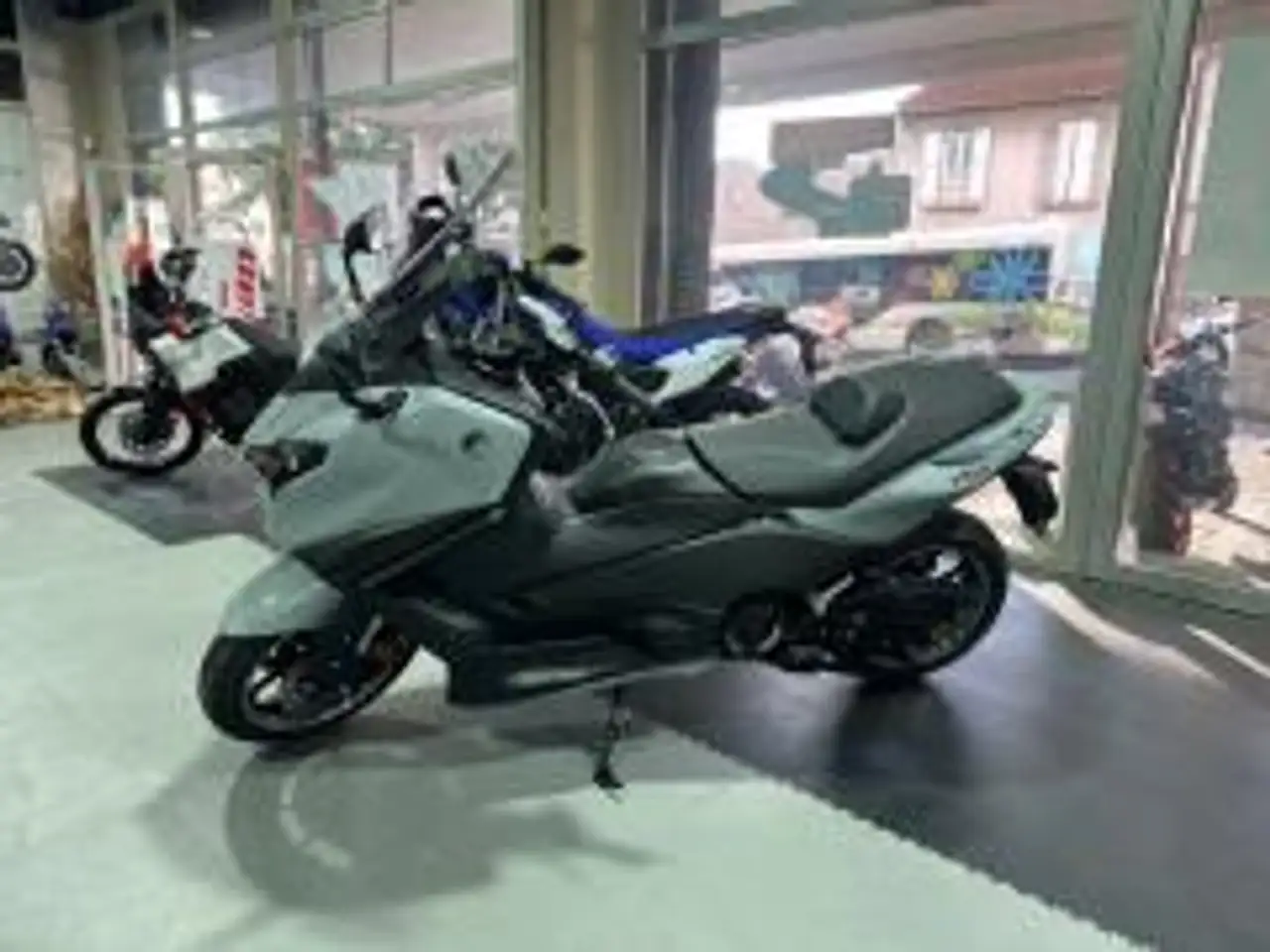 Yamaha Tmax 560
