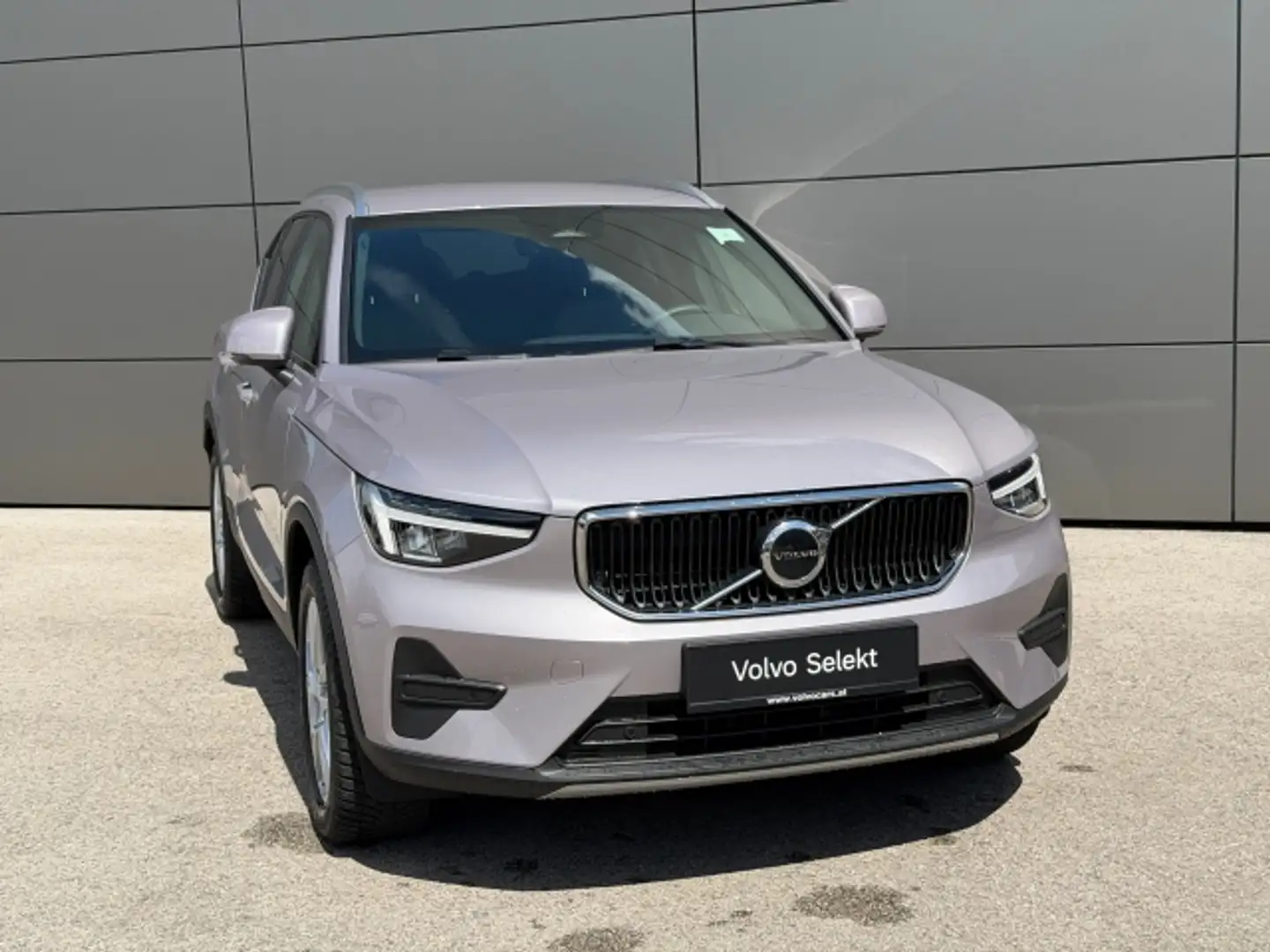 Volvo XC40 B3 Core Aut. Grau - 2