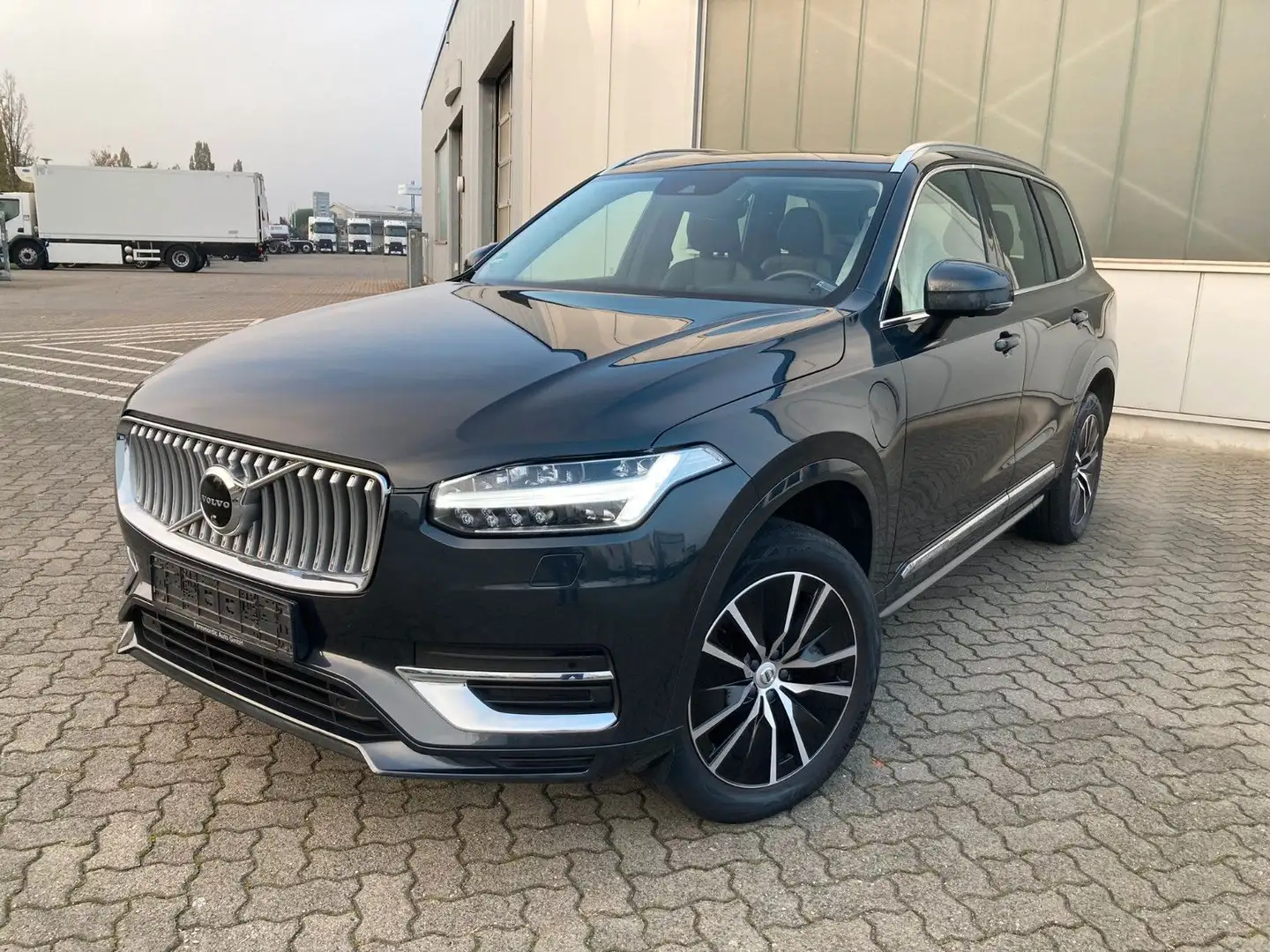 Volvo XC90 T8 7-Sitzer Inscr. Expr. Recharge AWD Grau - 1