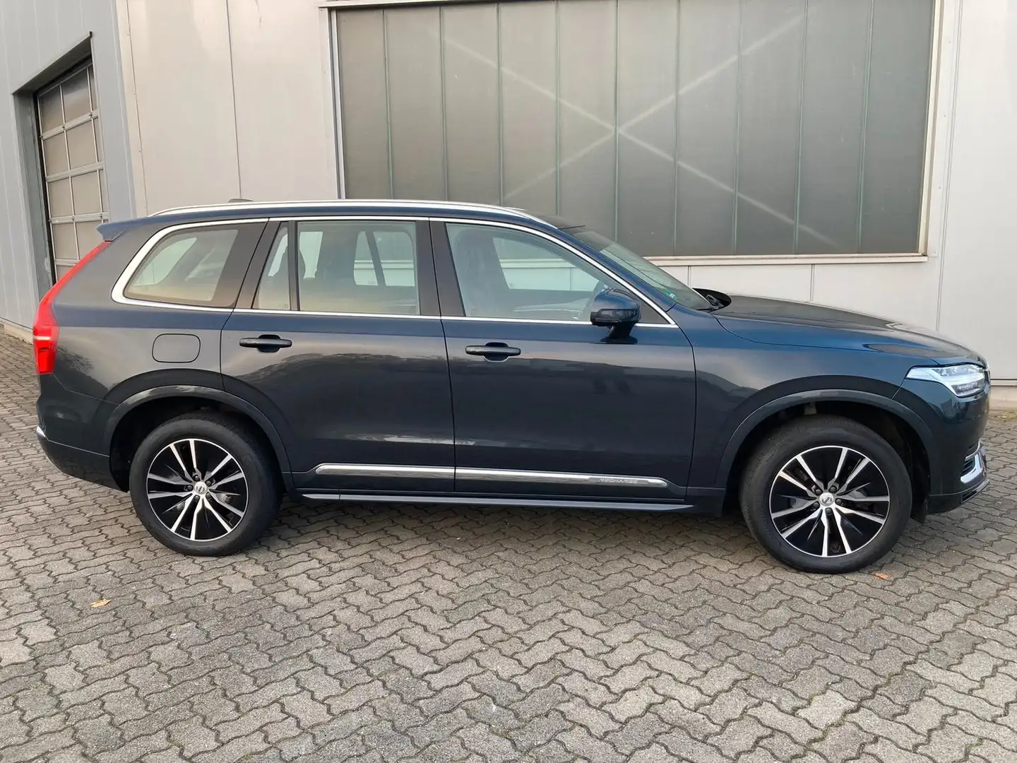 Volvo XC90 T8 7-Sitzer Inscr. Expr. Recharge AWD Grau - 2