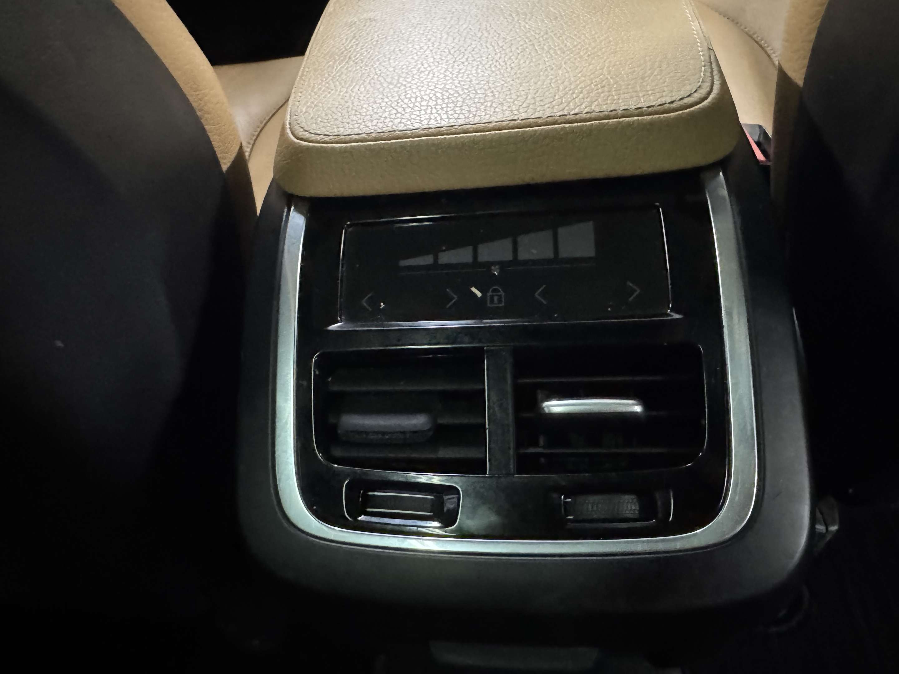 2019 Volvo XC90 T6 AWD Momentum thumb 15