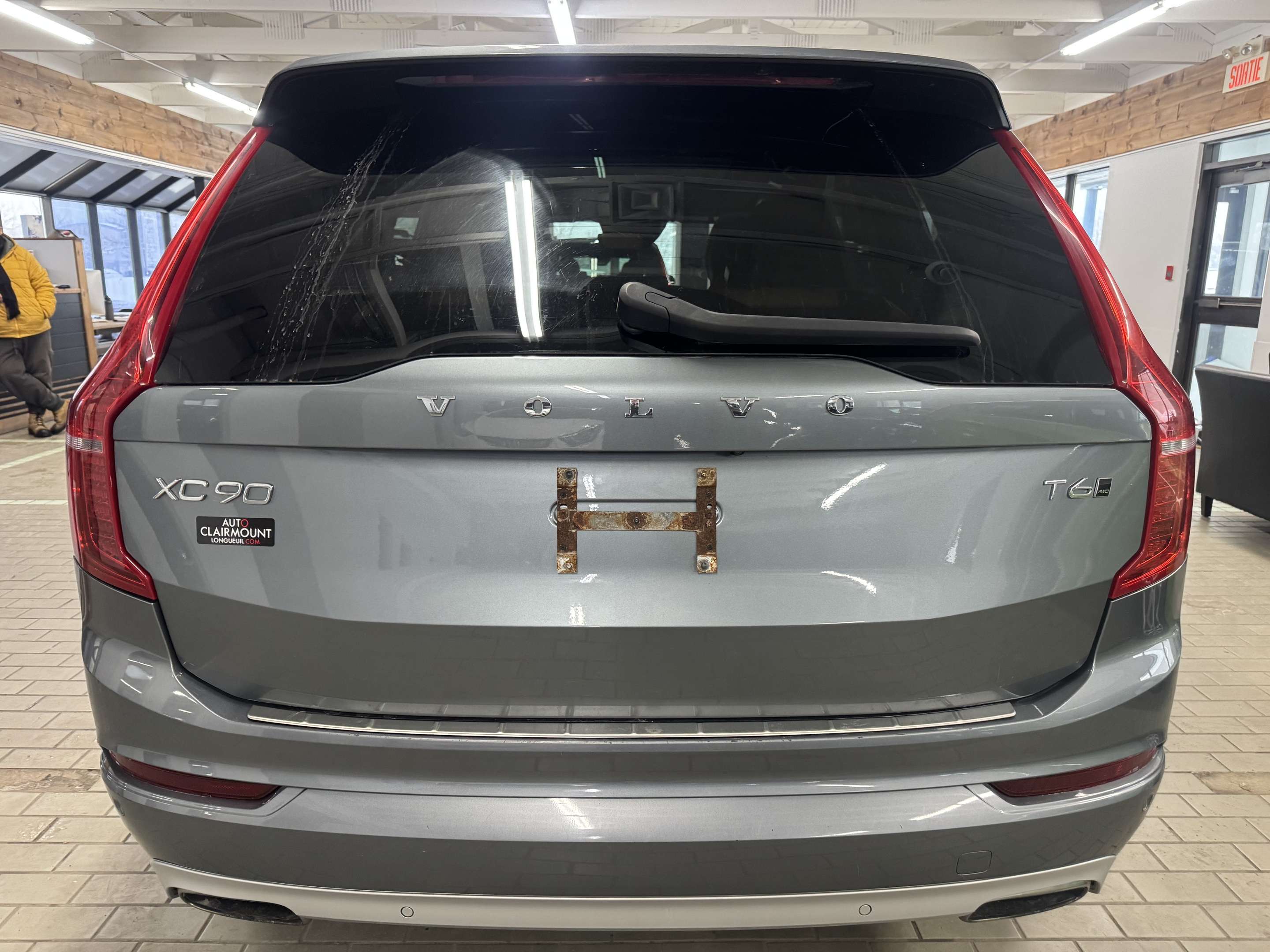 2019 Volvo XC90 T6 AWD Momentum alt 4