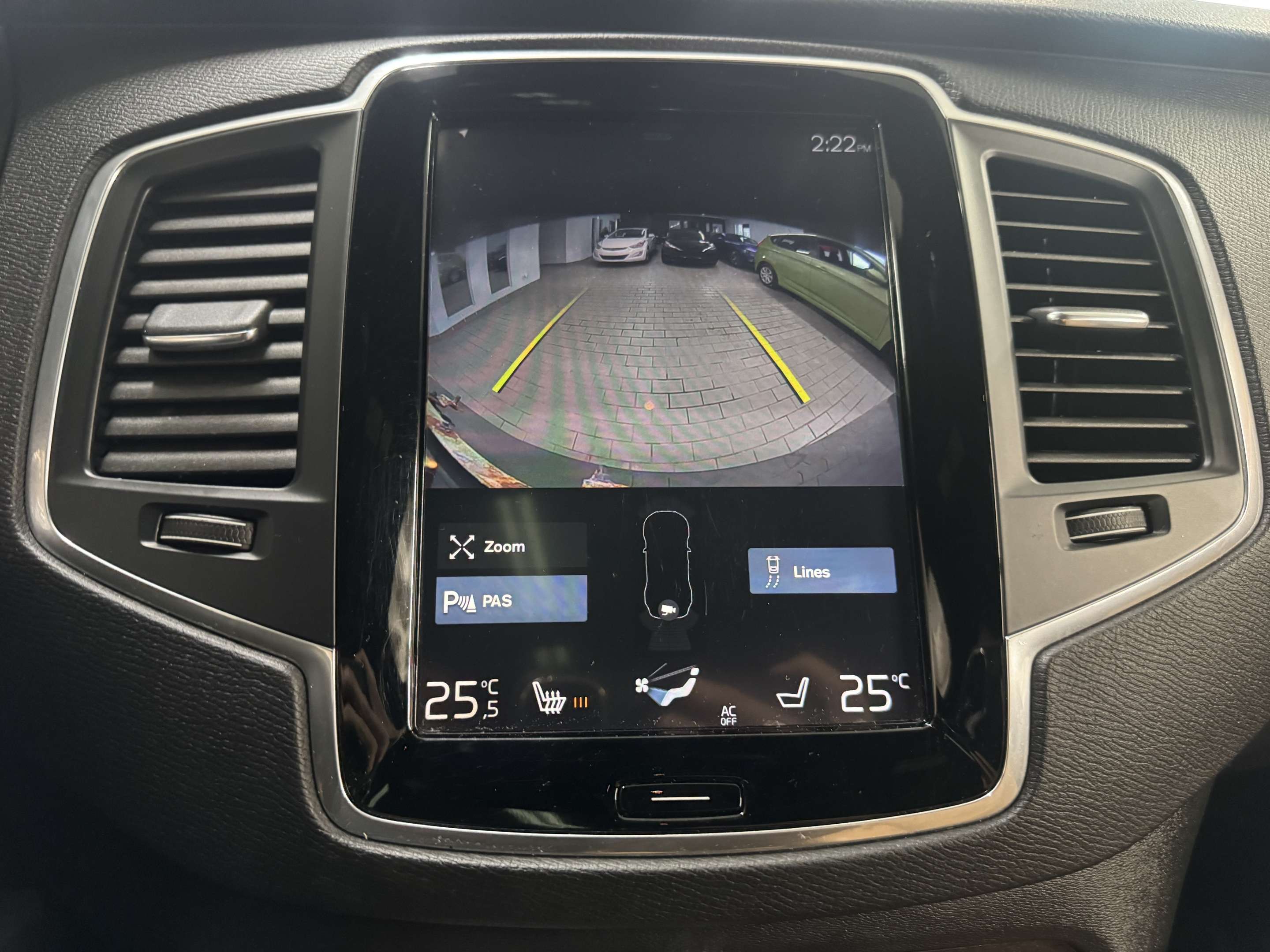 2019 Volvo XC90 T6 AWD Momentum thumb 32
