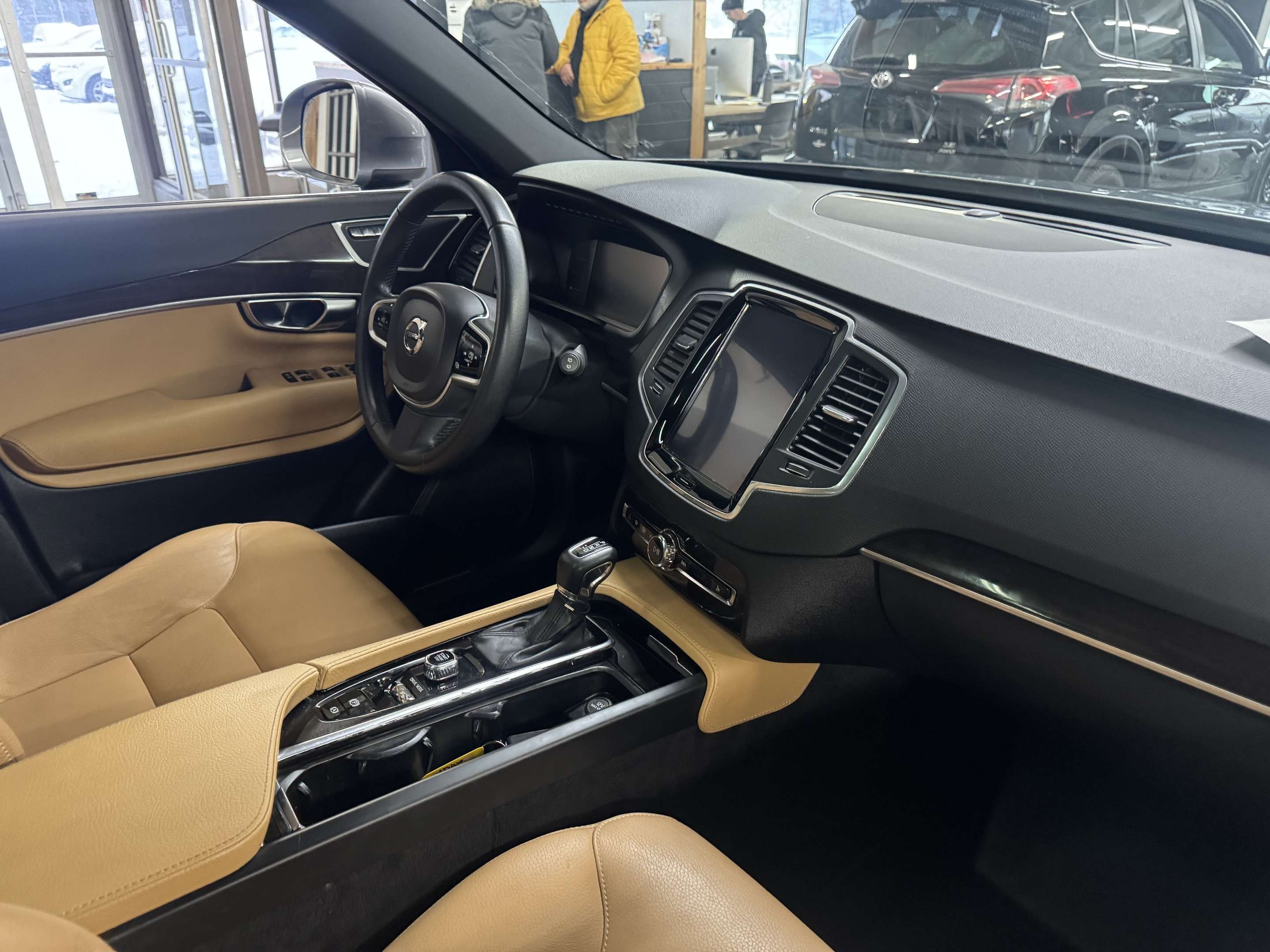 2019 Volvo XC90 T6 AWD Momentum thumb 10