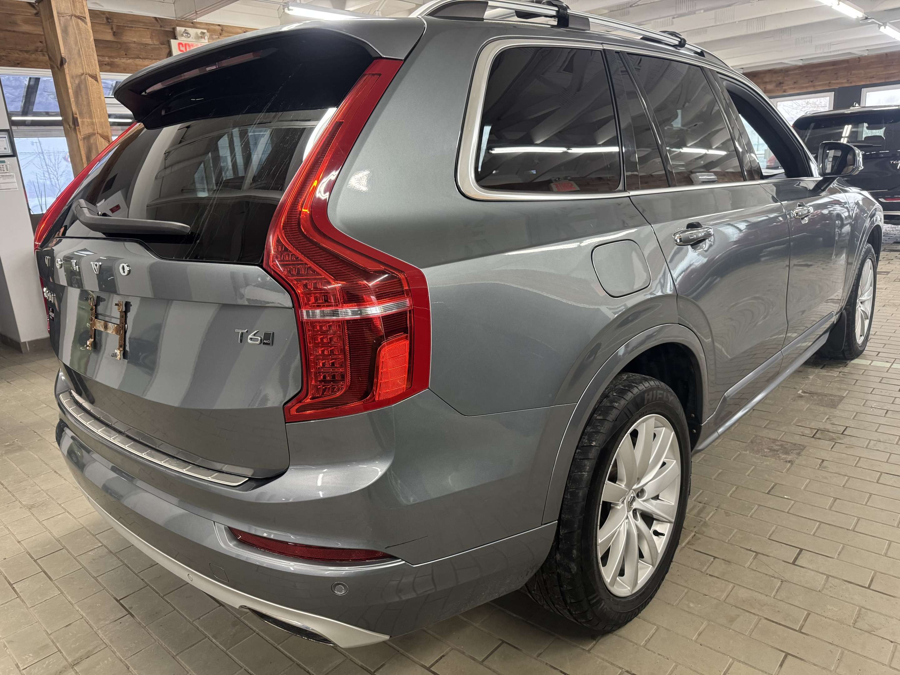 2019 Volvo XC90 T6 AWD Momentum alt 5