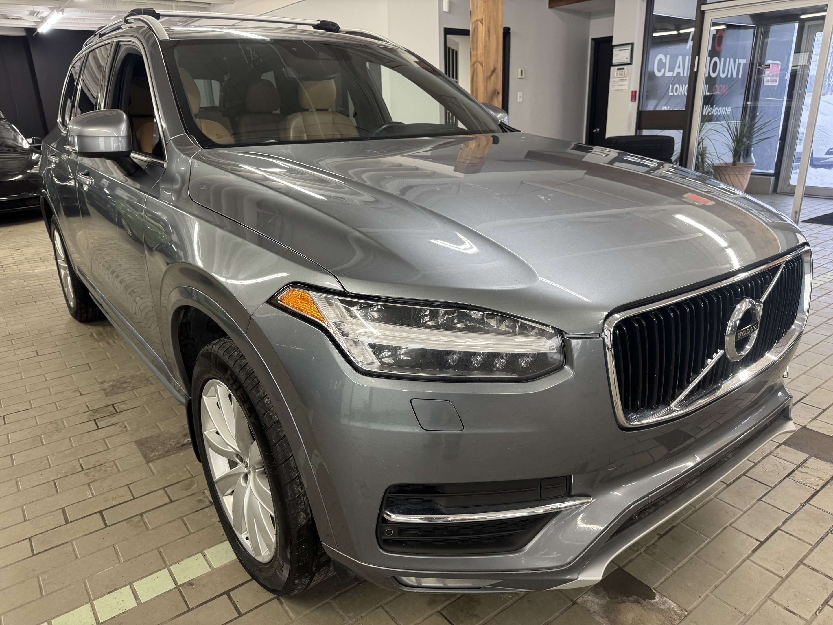 2019 Volvo XC90 T6 AWD Momentum thumb 7