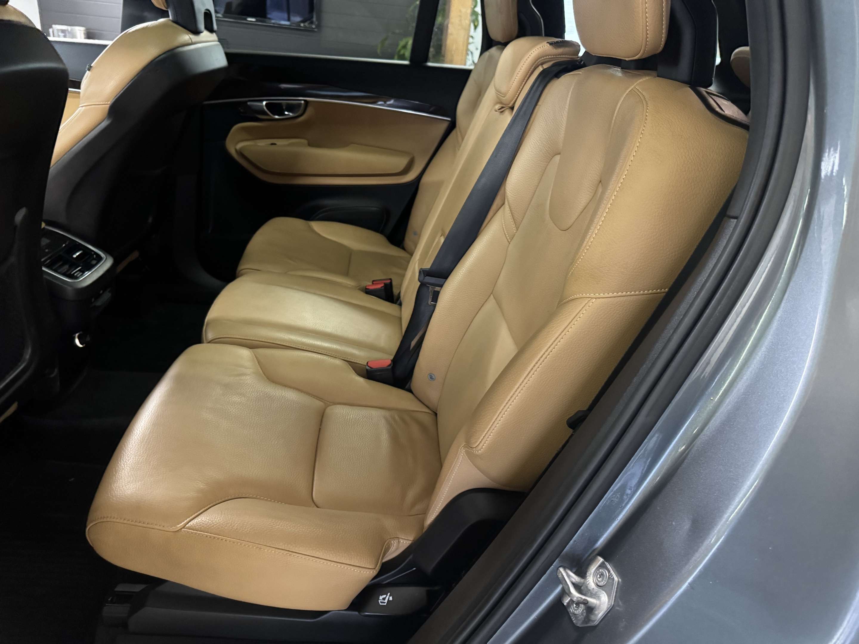 2019 Volvo XC90 T6 AWD Momentum thumb 19
