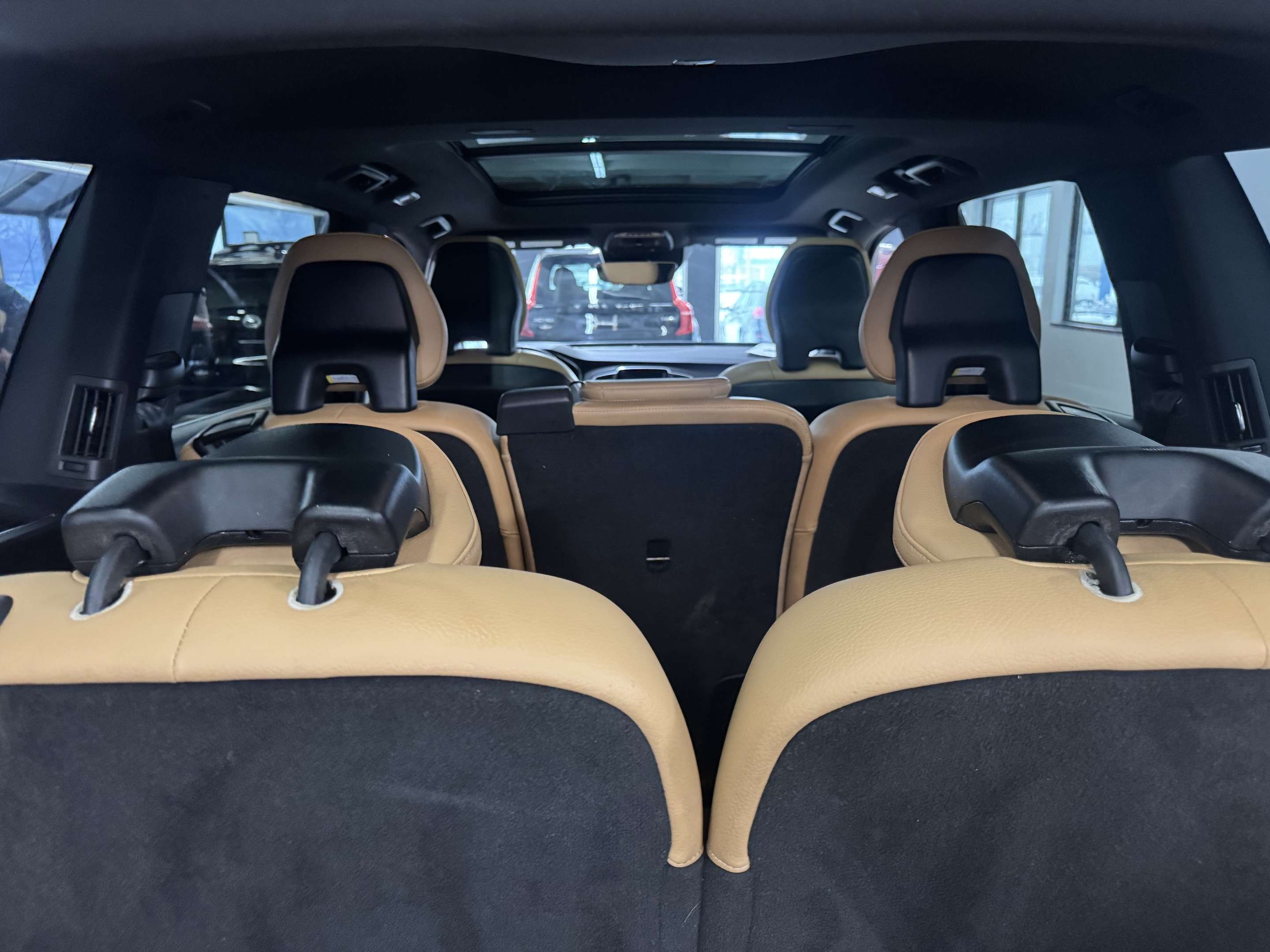 2019 Volvo XC90 T6 AWD Momentum thumb 17