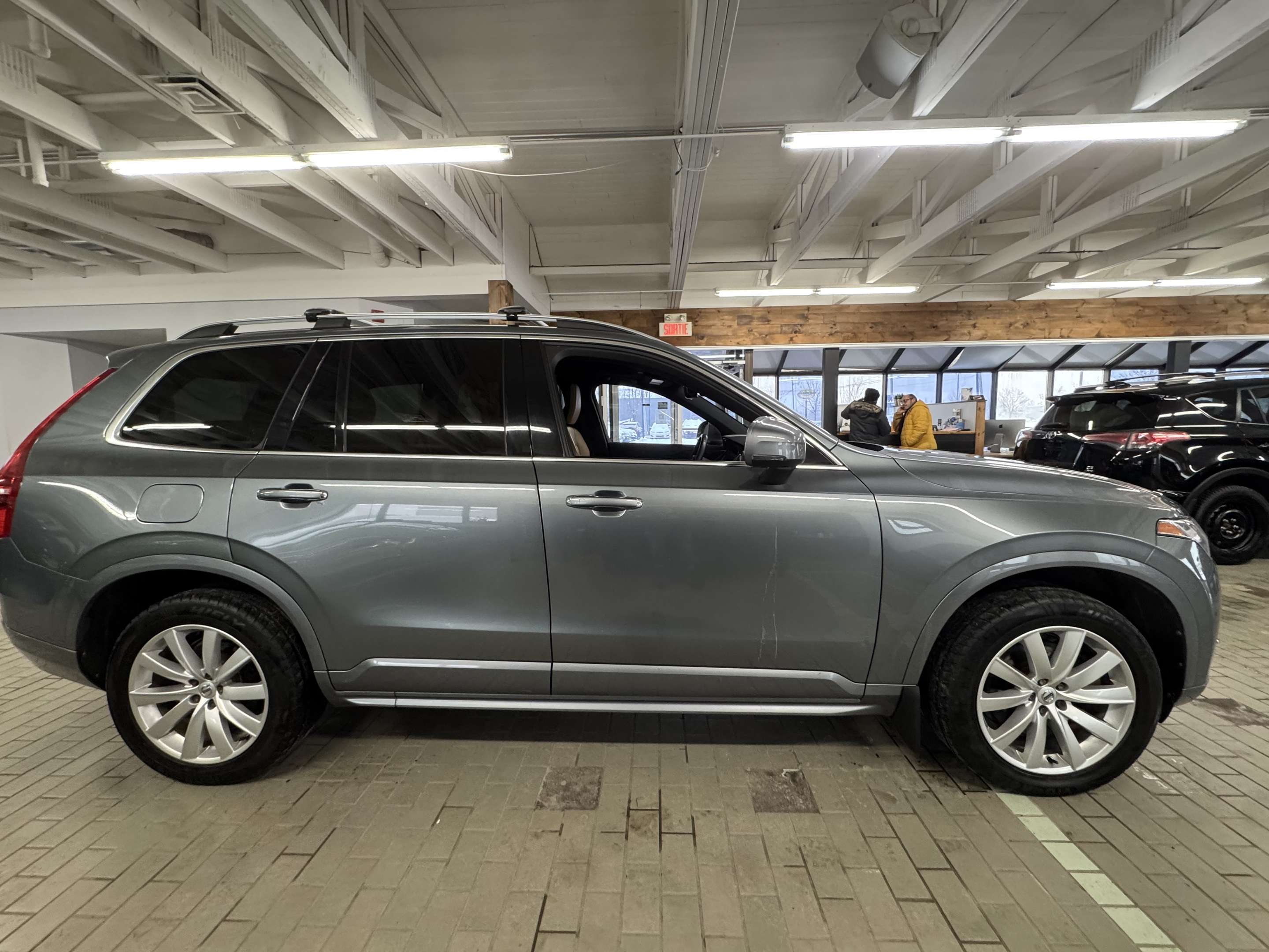 2019 Volvo XC90 T6 AWD Momentum thumb 6
