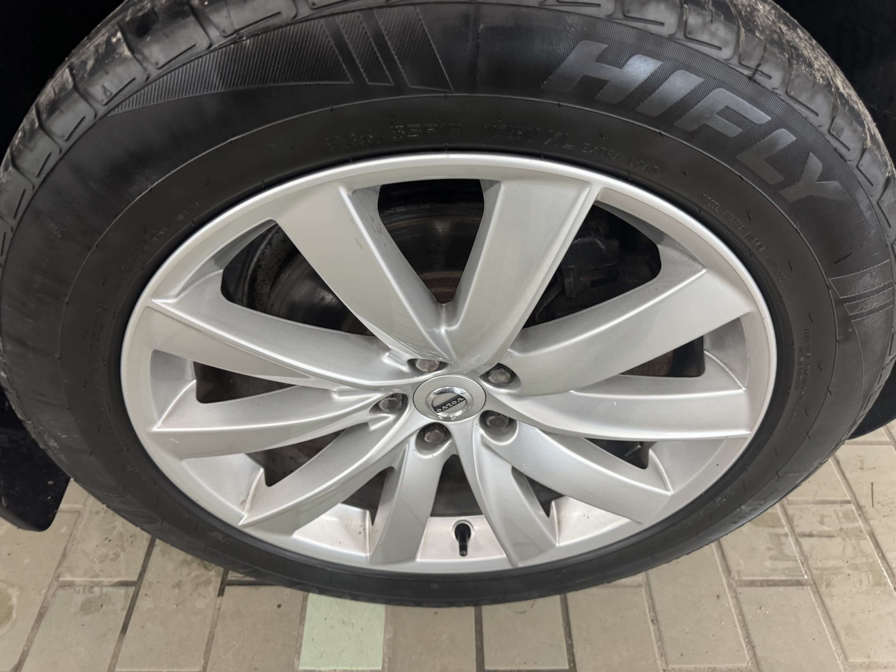 2019 Volvo XC90 T6 AWD Momentum thumb 9