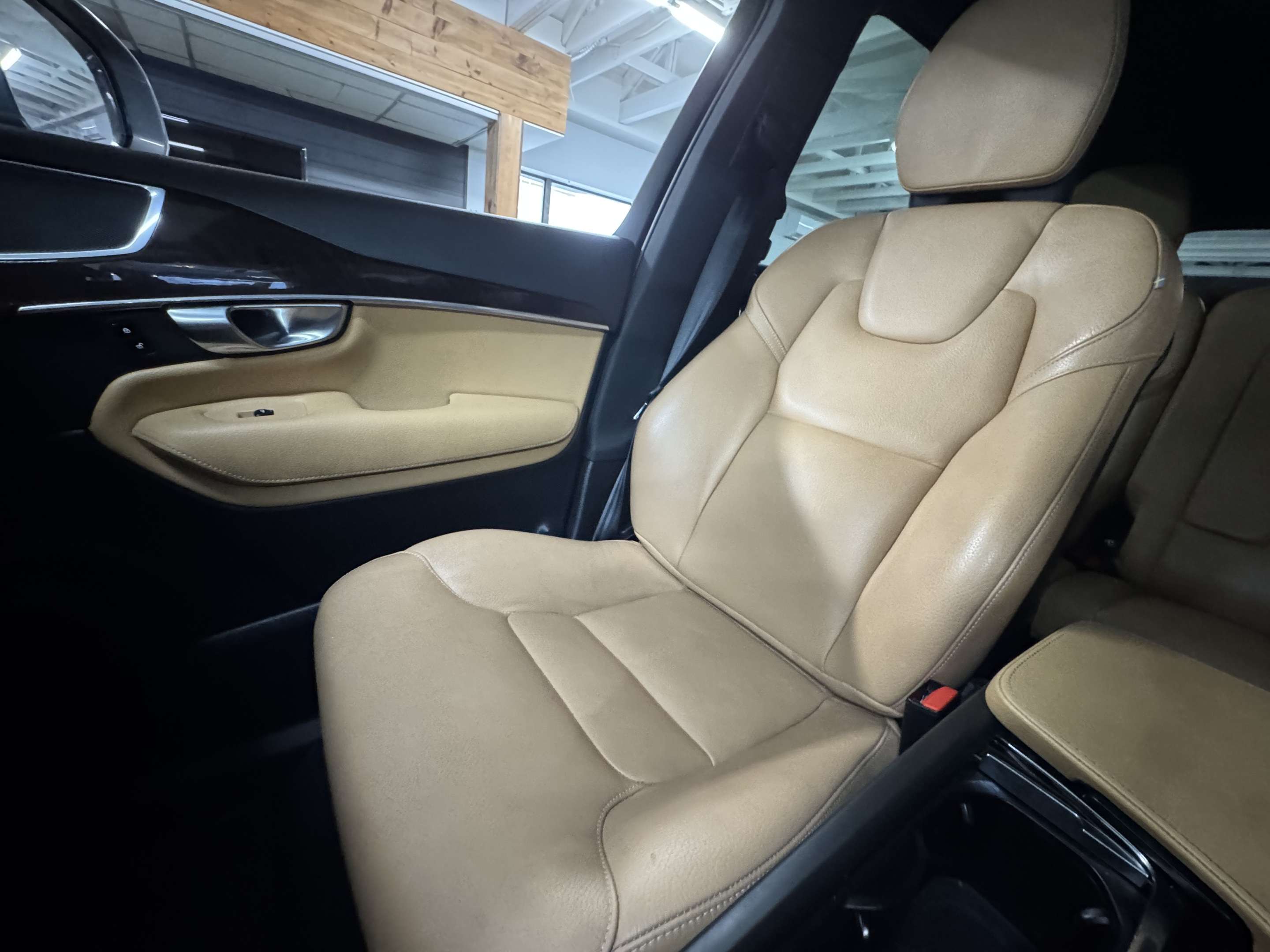 2019 Volvo XC90 T6 AWD Momentum thumb 33
