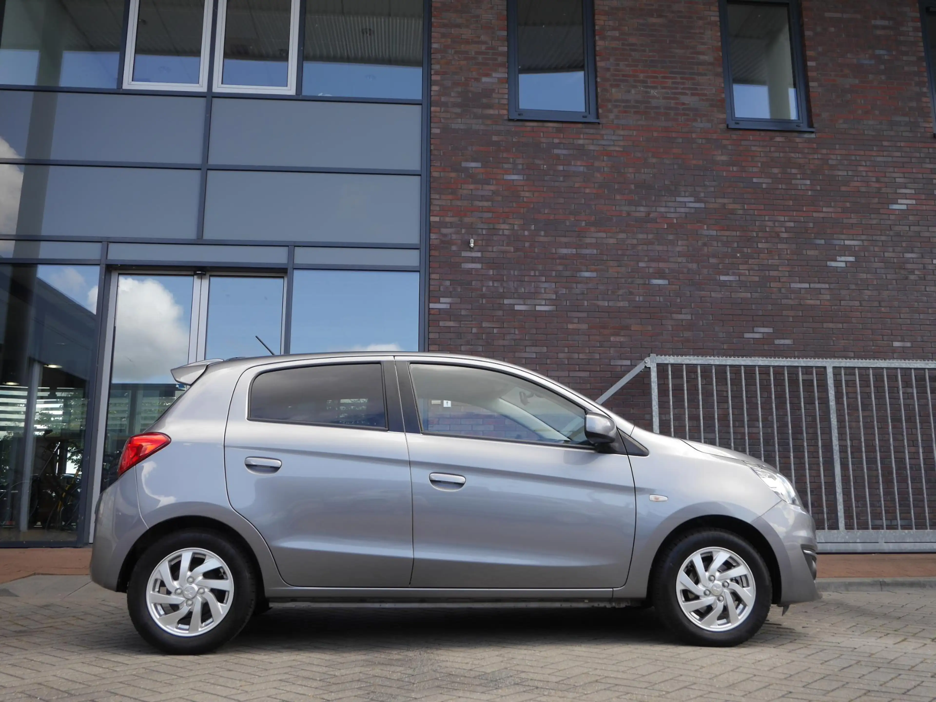 Mitsubishi Space Star 1.0 Bright | Automaat | Airco | Extra getint glas — photo 2