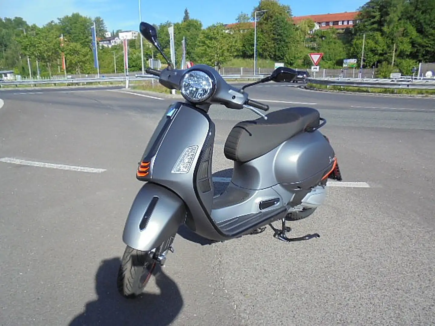 Vespa GTS 125 Super Sport Euro 5+ mit € 500,- Zubehör-Gu Noir - 1
