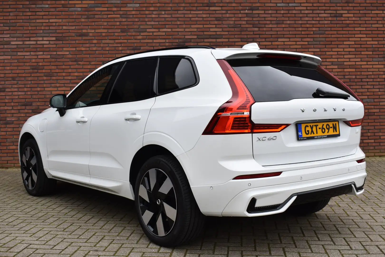 Volvo XC60 T6 350PK Plug-in hybrid AWD Plus Dark Long Range | Wit - 2