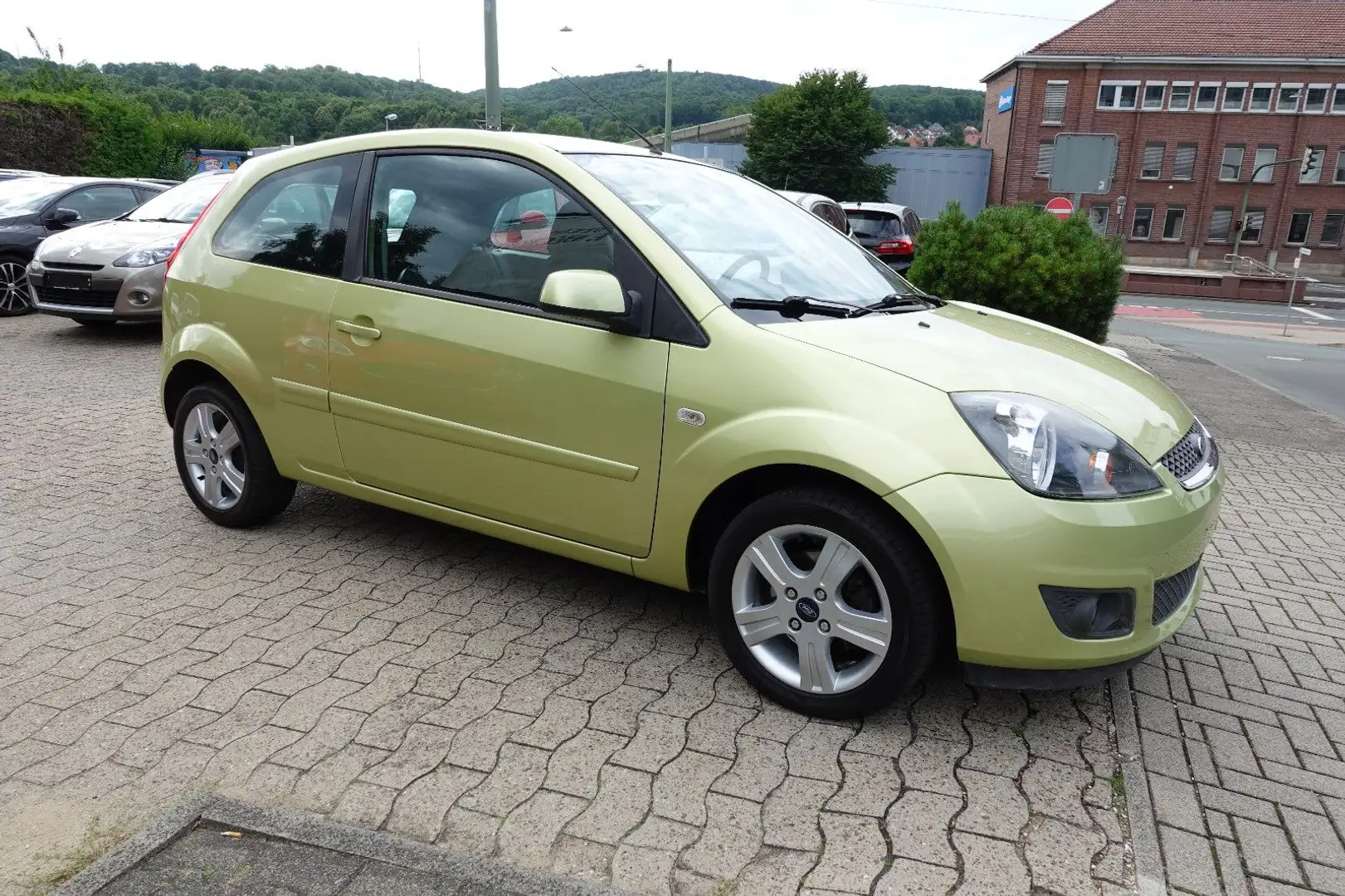 Ford Fiesta Connection Jaune - 1