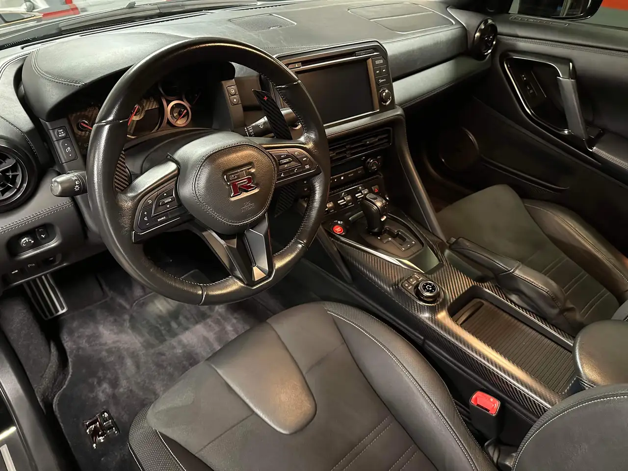 Nissan GT-R снимка Nissan GT-R