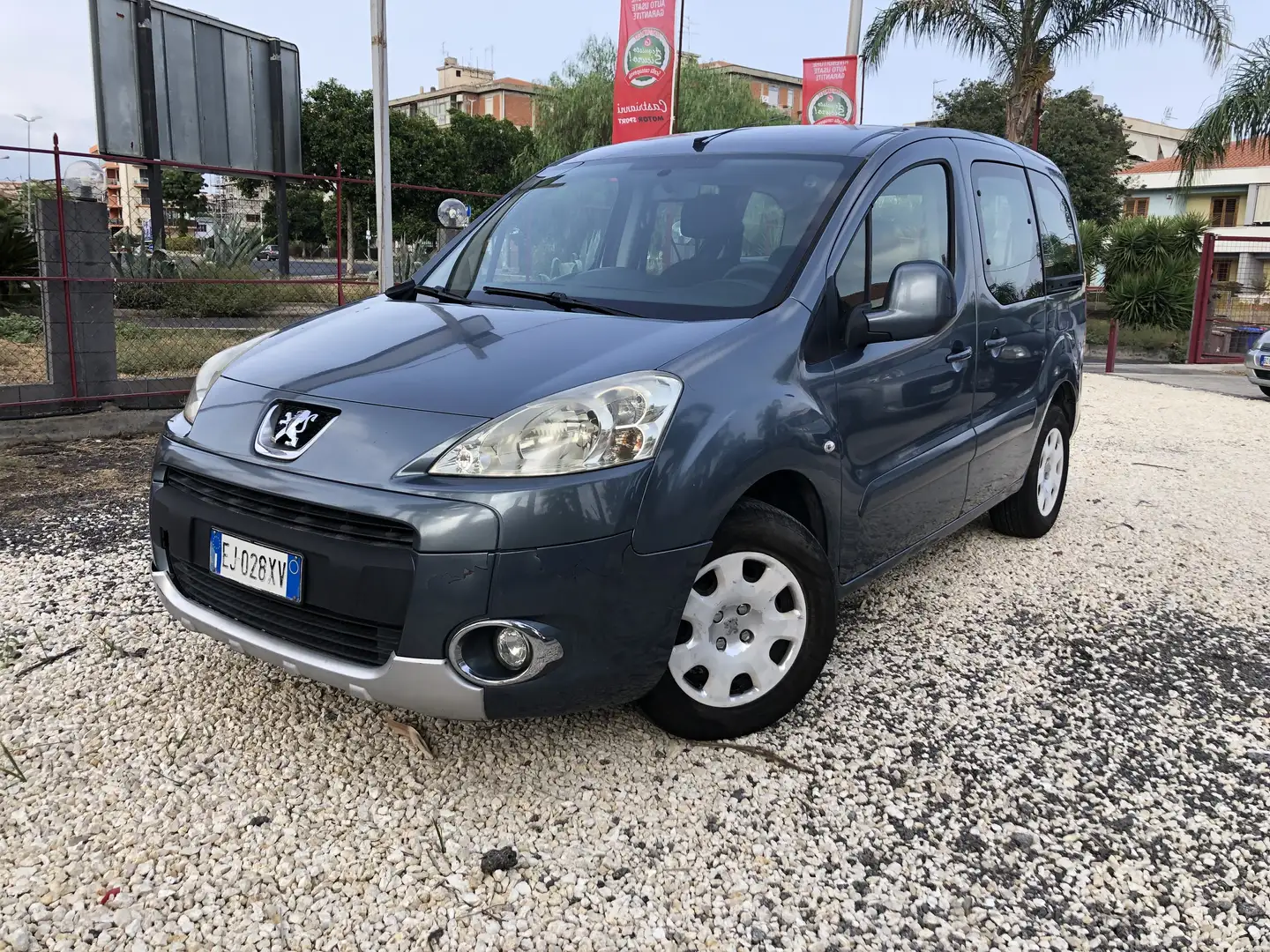 Peugeot Partner Tepee 1.6 hdi Outdoor 110cv fap Grigio - 1