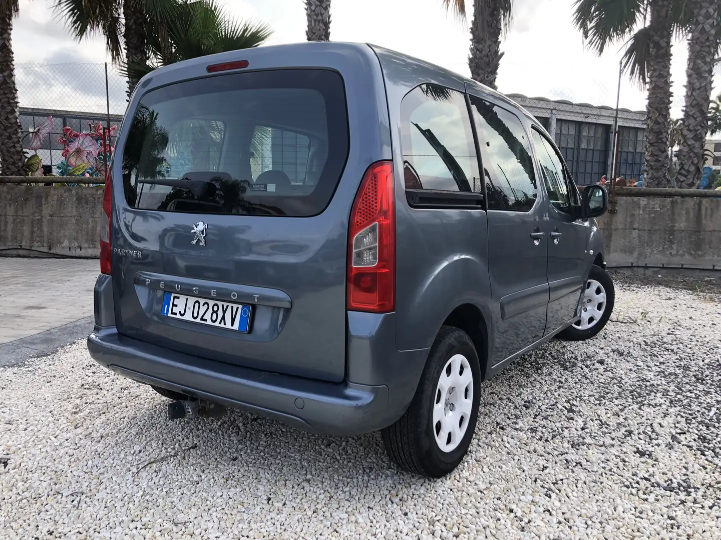 Peugeot Partner Tepee 1.6 hdi Outdoor 110cv fap Grigio - 2