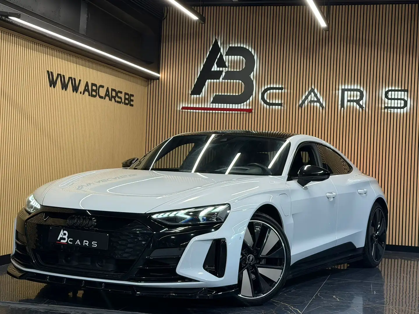 Audi e-tron GT 93.4 kWh 60 Quattro * GARANTIE 12 MOIS * 1ER PROP Blanc - 1