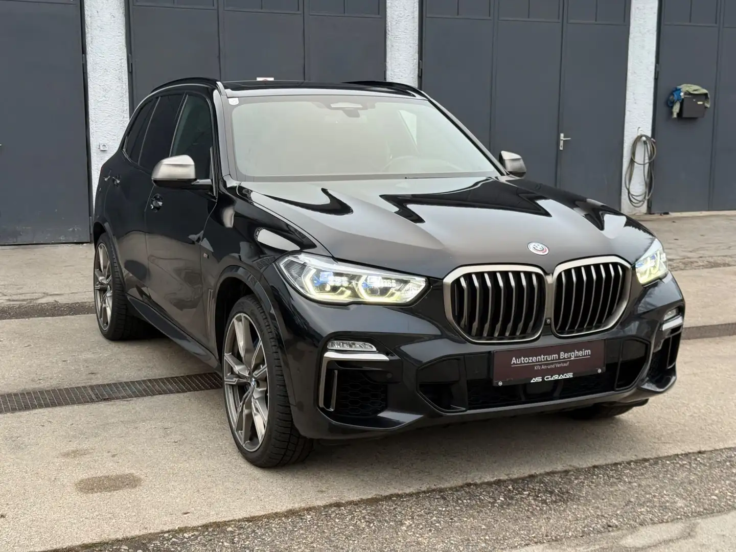 BMW X5 M M50d Aut. Schwarz - 2