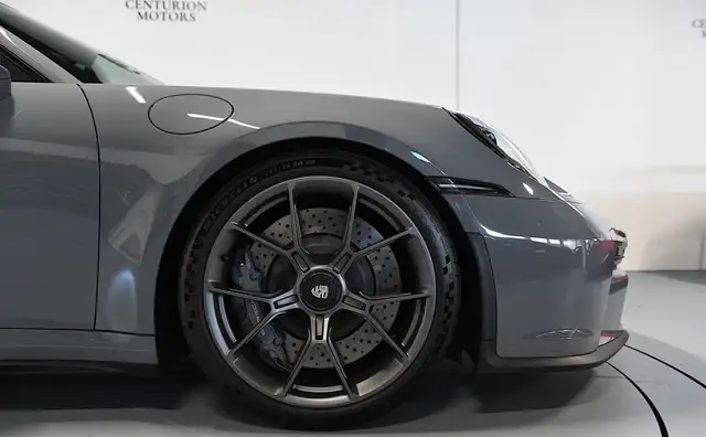 Porsche 911 view 7
