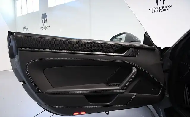 Porsche 911 view 11