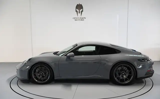 Porsche 911 view 6
