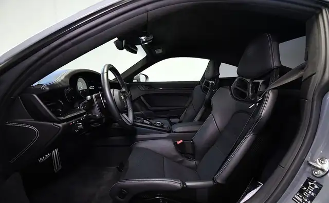 Porsche 911 view 10