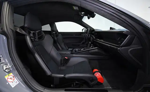 Porsche 911 view 8