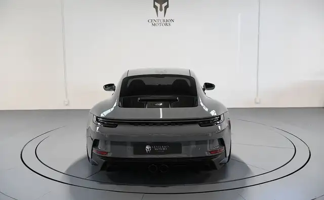 Porsche 911 view 5