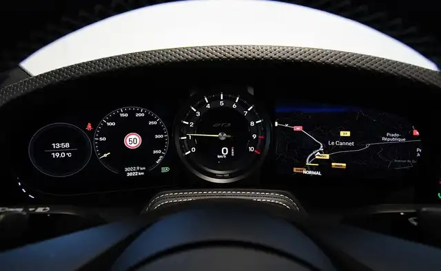 Porsche 911 view 13