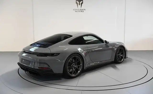 Porsche 911 view 4
