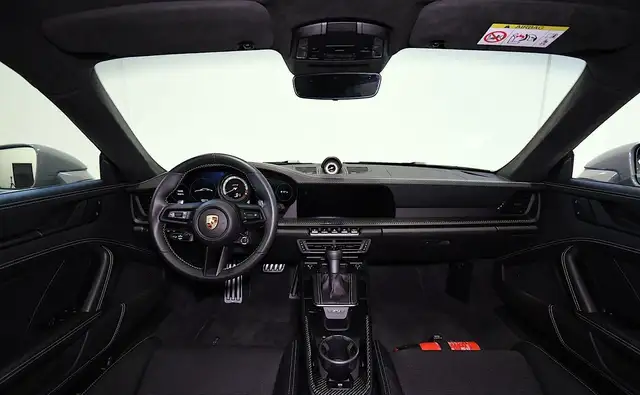 Porsche 911 view 9