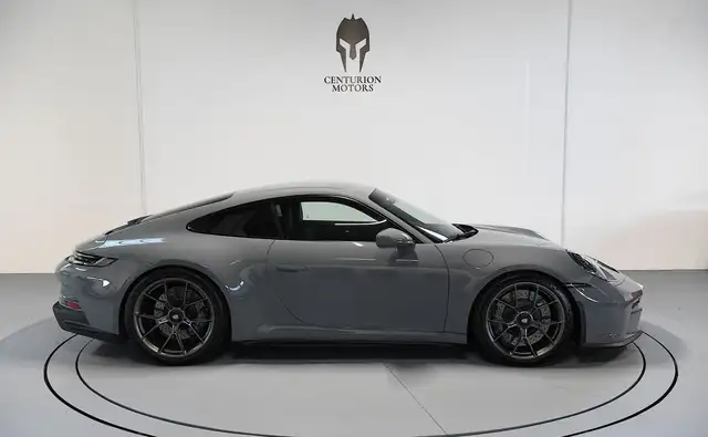Porsche 911 view 3