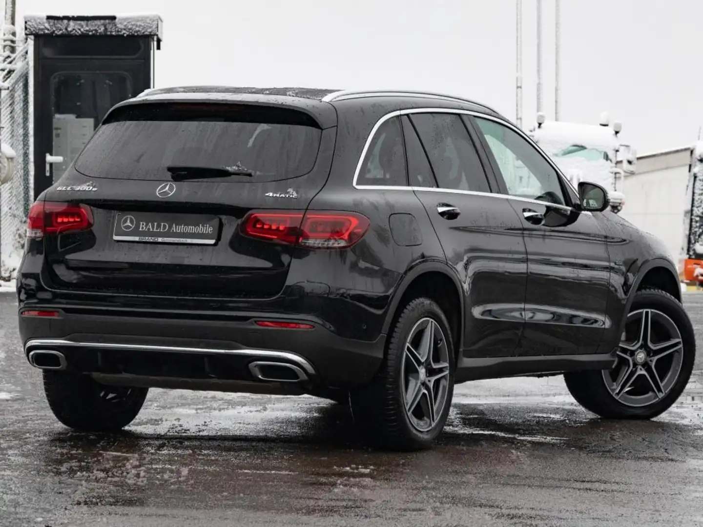 Mercedes-Benz GLC 300 e 4M AMG-Sport/Pano/AHK/HUD/360/MLB/19" Schwarz - 2